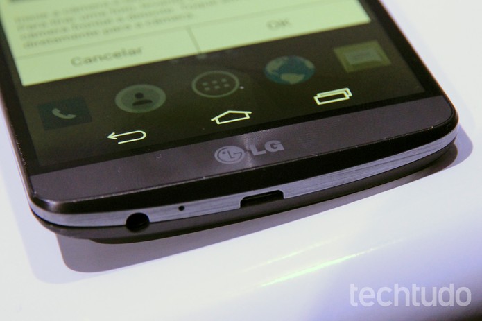 Detalhe da entrada microUSB e de fone de ouvido do LG G3 (Foto: Isadora Díaz/TechTudo)