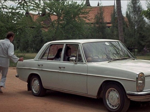 Mercedes-Benz W115 usado no filme "007 contra o homem com a pistola de ouro"  (Foto: Divulgação)