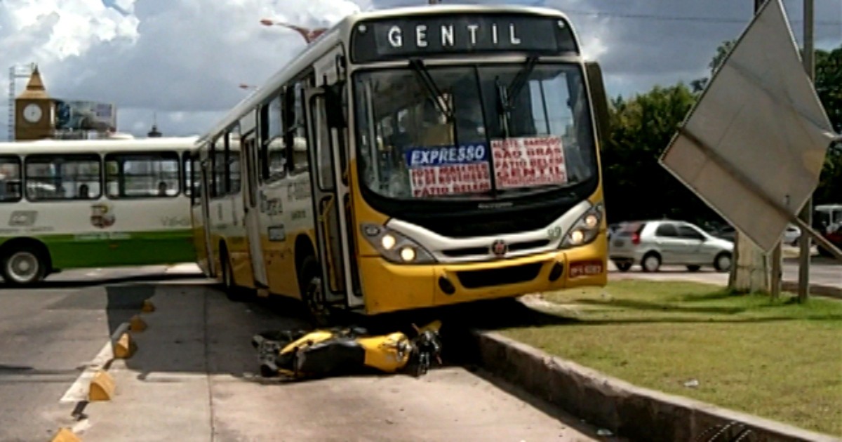 G Mulher Fica Ferida Ap S Moto Colidir Nibus Do Brt Em Bel M