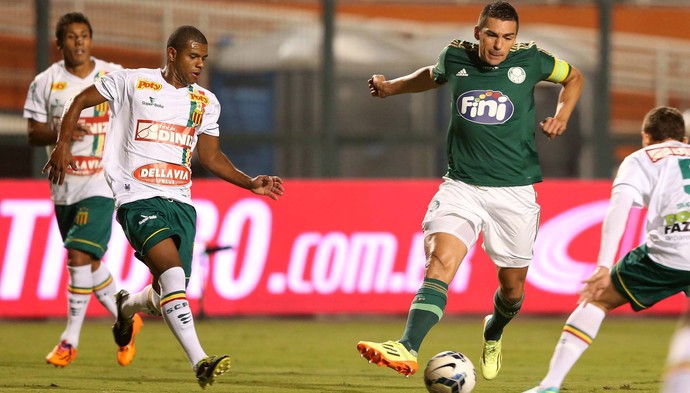 Lúcio elogia frieza do Palmeiras e enaltece inteligência da equipe