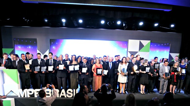 Os vencedores e finalistas do prêmio MPE Brasil foram homenageados durante evento em Brasília (Foto: Divulgação)