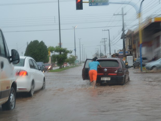 G1 Principais Avenidas De Porto Velho Alagam Durante Chuva Nesta