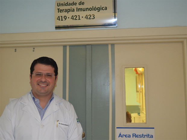 O endocrinologista Carlos Eduardo Barra Couri acompanha os pacientes que tratam o diabetes tipo 1 no HC de Ribeirão Preto (Foto: Adriano Oliveira/G1)