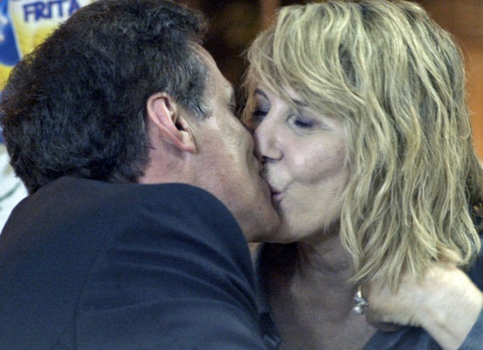 Nora e Régis se beijam (Foto: TV Globo)