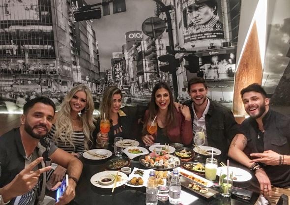 Latino, Thalita Zampirolli, amiga, Mari Gonzalez, Jonas e Rodrigo Marim (Foto: Reprodução/Instagram)