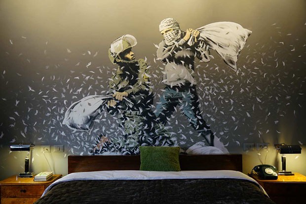 “The Walled Off Hotel”, o hotel artístico de Banksy (Foto: Divulgação)