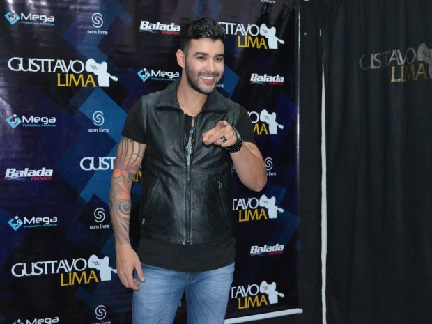 Gustavo Lima destacou importância de cantar pela 1° vez na cidade (Foto: Magda Oliveira/ G1)