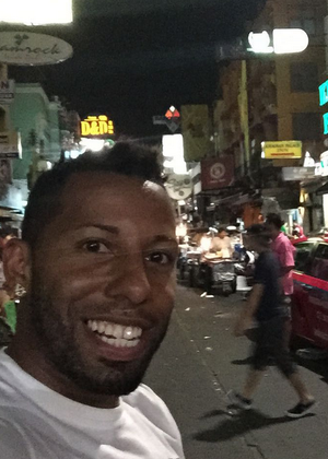 Meia troca Timão por Tailândia e curte em cenário de 