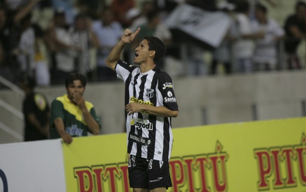Magno Alves comemoração gol Ceará x América-RN (Foto: Bruno Gomes/Agência Diário)