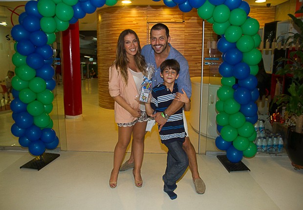 Henri Castelli, Juliana Despirito e Lucas (Foto: Amauri Nehn/Foto Rio News) Henri Castelli, Juliana Despirito e Lucas (Foto: Amauri Nehn/Foto Rio News)