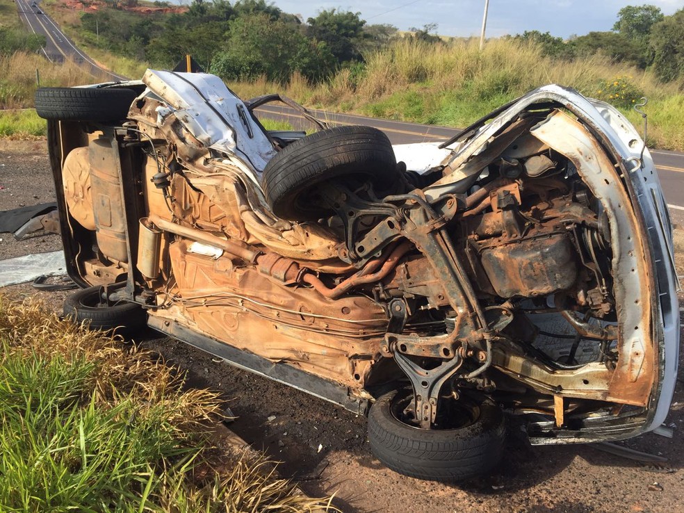 Acidente ocorreu na Rodovia Ângelo Rena, em Presidente Prudente (Foto: Tiago Rodrigues/TV Fronteira)