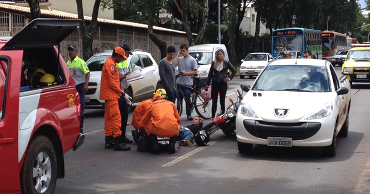 G1 Batida Entre Carro E Moto Na W3 Deixa Um Ferido Em Brasília