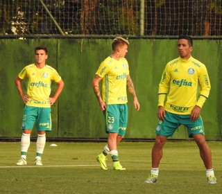Jean, Barrios e Róger Guedes treino Palmeiras (Foto: Rodrigo Faber) Jean, Barrios e Róger Guedes treino Palmeiras (Foto: Rodrigo Faber)