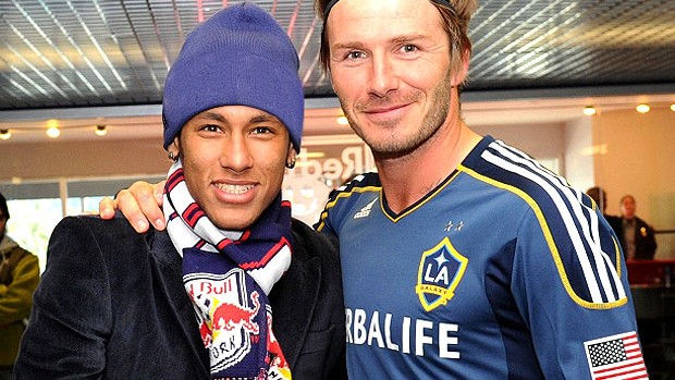 Neymar com Beckham durante jogo nos EUA' (Foto: Divulgação)