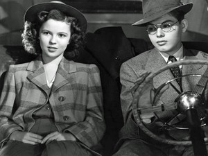 Shirley Temple no filme 'Miss Annie Rooney' (1942) (Foto: Divulgação)