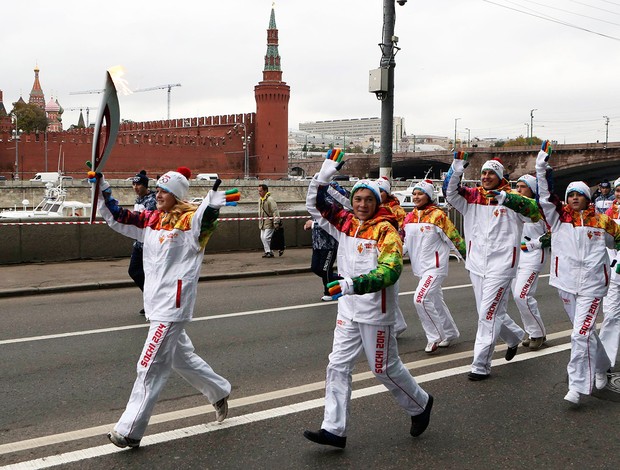 Olimpíadas de Inverno 2014 - revezamento da tocha olímpica em Moscou (Foto: Reuters)