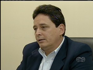 Reitor da Unitins afirma que todos os contratos serão encerrados no final do ano (Foto: Reprodução/TV Anhanguera)