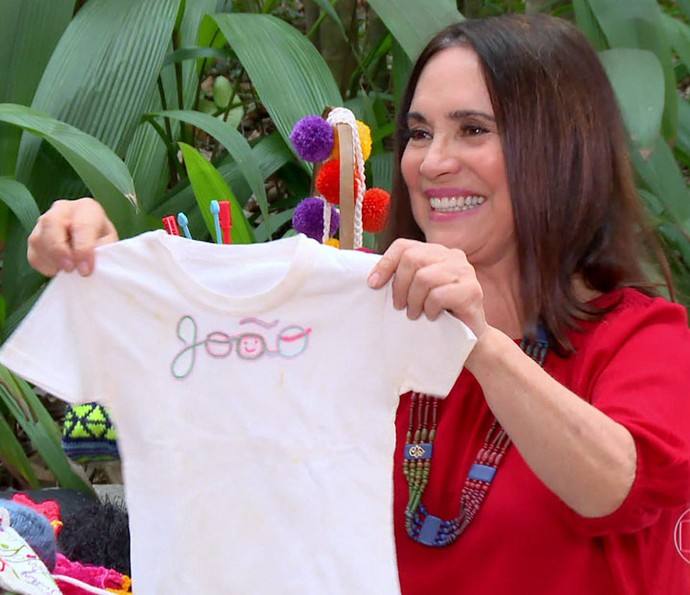 Regina Duarte tem o crochê como hobby (Foto: TV Globo)