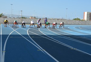 Final do 100 metros da modalidade atletismo dos Jogos Escolares Amapaense 2015 (Foto: Karol Aood/GE-AP)