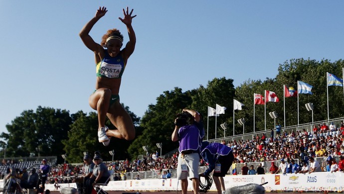 Keila Costa salto tripo pan-americano (Foto: Erich Schlegel/Reuters)