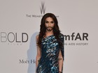 Conchita Wurst, a cantora barbuda, vai a baile de gala em Cannes