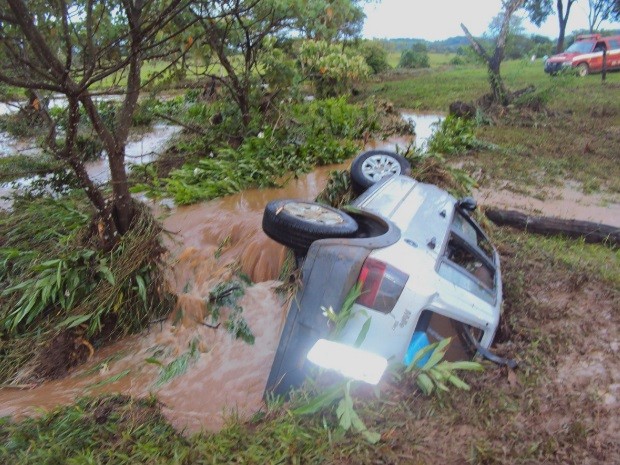 Barragem de represa rompe e dois homens morrem em Uruana Gois (Foto: Divulgao/Corpo de Bombeiros)