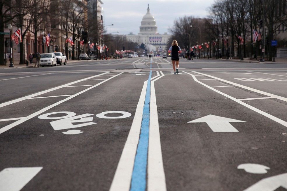 Avenida Pensilvânia, por onde passará o desfile presidencial (Foto: Shannon Stapleton/Reuters)