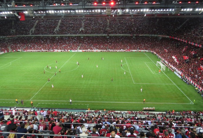 Arena da Baixada recebeu um grande público na partida contra o Criciúma (Foto: Fernando Freire)