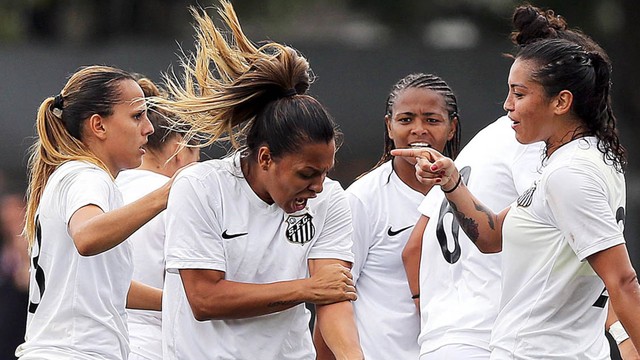 Sereias da Vila comemoram vitória (Foto: Reprodução/Santos FC)