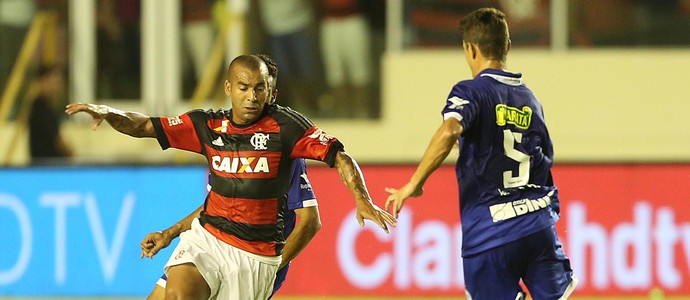 Emerson Confiança x Flamengo (Foto: JORGE HENRIQUE/FUTURA PRESS/ESTADÃO CONTEÚDO) Emerson Confiança x Flamengo (Foto: JORGE HENRIQUE/FUTURA PRESS/ESTADÃO CONTEÚDO)