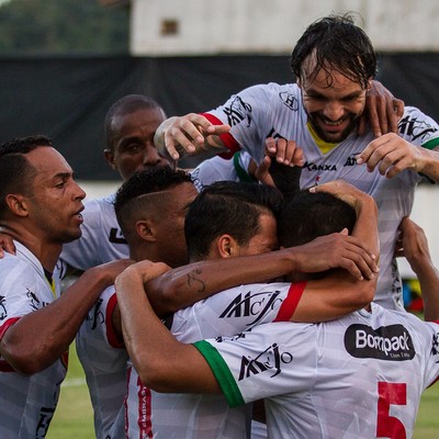 Ofensivo, Brusque propõe jogo e tem ataque inspirado para pegar o Timão