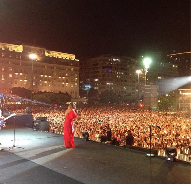 Preta Gil se apresenta no show de Gil em Copacabana (Foto: Reprodução/Instagram)