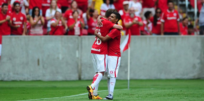 Aylon e Alisson Farias em jogo do Inter  (Foto: Ricardo Duarte / Inter, DVG)