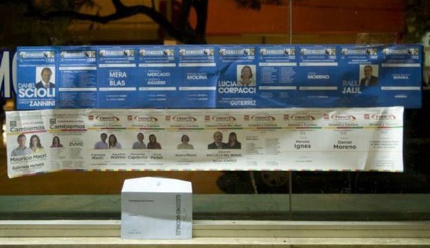 Eleições primárias na Argentina têm cédulas de votação de 1,2 metro (Foto: Reprodução/Twitter) Eleições primárias na Argentina têm cédulas de votação de 1,2 metro (Foto: Reprodução/Twitter)