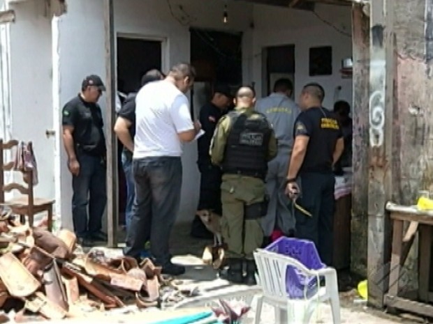 Polícia investiga circunstâncias da morte de casal homossexual no bairro do Telégrafo, em Belém. (Foto: Reprodução/TV Liberal)