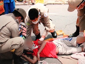 Copro de Bombeiros fez o resgate após vítima esperar por 30 minutos o Samu (Foto: Reprodução TV Clube)
