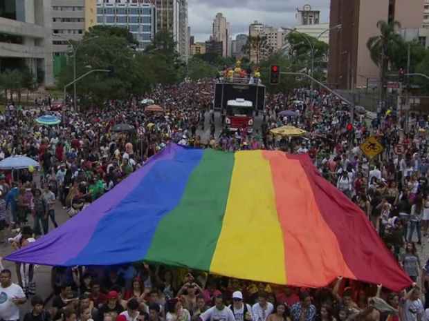 Parada da Diversidade reuniu 60 mil em Curitiba (Foto: Reprodução/ RPC TV)