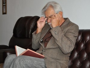 O metalúrgico aposentado Alexis Gazzoli de 68 anos presta o vestibular da Unicamp para ingressar em filosofia (Foto: Regina Santomauro/ G1) O metalúrgico aposentado Alexis Gazzoli de 68 anos presta o vestibular da Unicamp para ingressar em filosofia (Foto: Regina Santomauro/ G1)