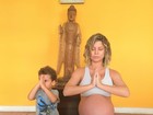 Bárbara Borges posta foto meditando com o filho e exibindo o barrigão