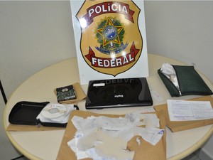 Material encontrado na casa de professor (Foto: Divulgação/ Polícia Federal)