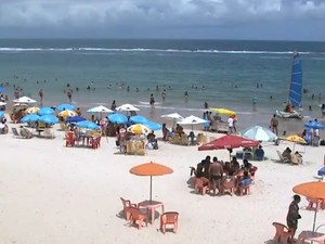 Pais precisam ficar atentos para evitar afogamentos. (Foto: Reperodução/TV Gazeta)