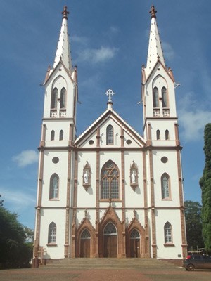 Catedral de Cerro Largo, onde nasceu o cardeal brasileiro Dom Odilo Scherer (Foto: Márcio Luiz/G1)