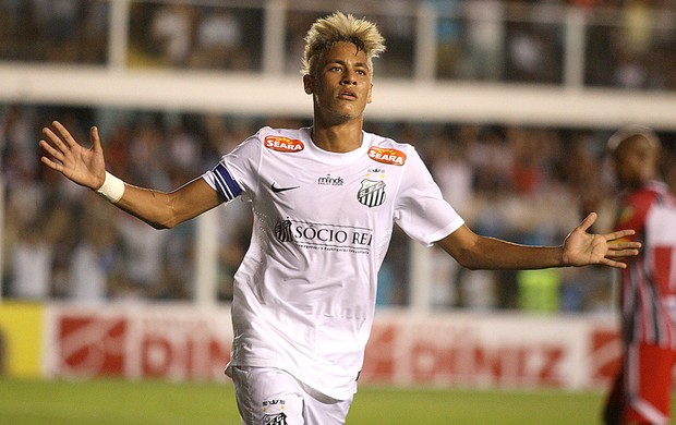 Neymar comemora gol do Santos contra o Botafogo-SP (Foto: Lucas Baptista / Ag. Estado)