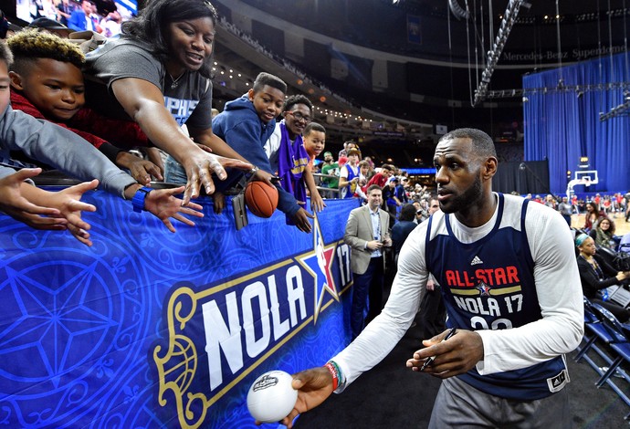 LeBron James treino All-Star NBA público basquete (Foto: Reuters)