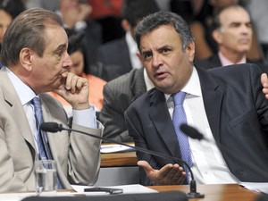 Os senadores Aécio Neves (PSDB-MG) (à dir.) e José Agripino Maia (DEM-RN) em sessão da CCJ do Senado (Foto: Geraldo Magela/Ag.Senado)