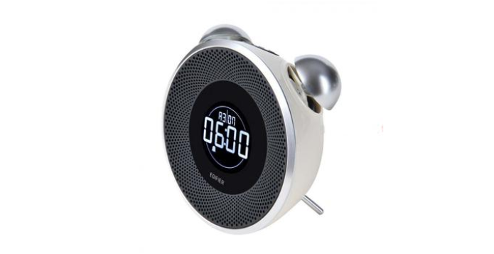 O design da Edifier MF240BT remete aos relógios despertadores antigos (Foto: Reprodução)