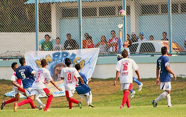 Naça e América no juvenil (Foto: Anderson Santos/GLOBOESPORTE.COM)