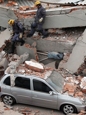 FOTOS: buscas continuam em desabamento de prédio em SP (Werther Santana/Estadão Conteúdo)