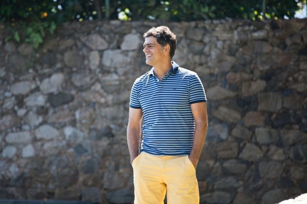 Eduardo Moscovis fotografa para nova campanha da Cartago (Foto: Raphael Lucena/Divulgação)
