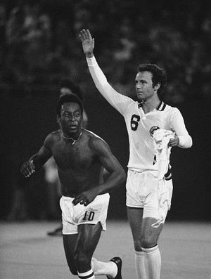 Beckenbauer dá parabéns a Pelé (Foto: Reprodução / Twitter)